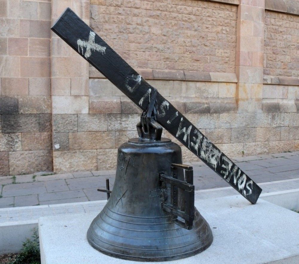 Campana Tàpies-web.jpg