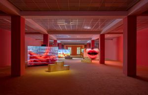 1a. Installation view, Marianna Simnett. WINNER, Hamburger Bahnhof – Nationalgalerie der Gegenwart, 2024. © Staatliche Museen zu Berlin, Nationalgalerie and Jacopo La Forgia. Courtesy Marianna Simnett and Soc.jpg