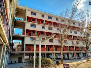 363_Casa_Bloc,_pg._Torras_i_Bages_85-105_(Barcelona),_façana_dels_jardins_interiors.jpg